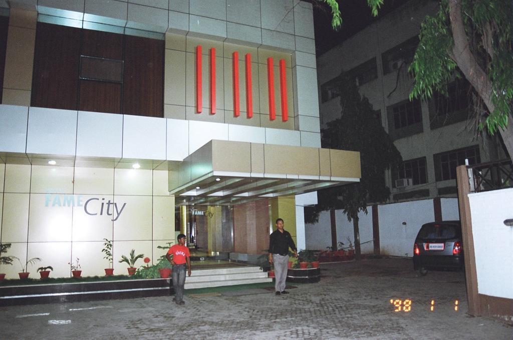 Hotel Fame City Ґувахаті Екстер'єр фото